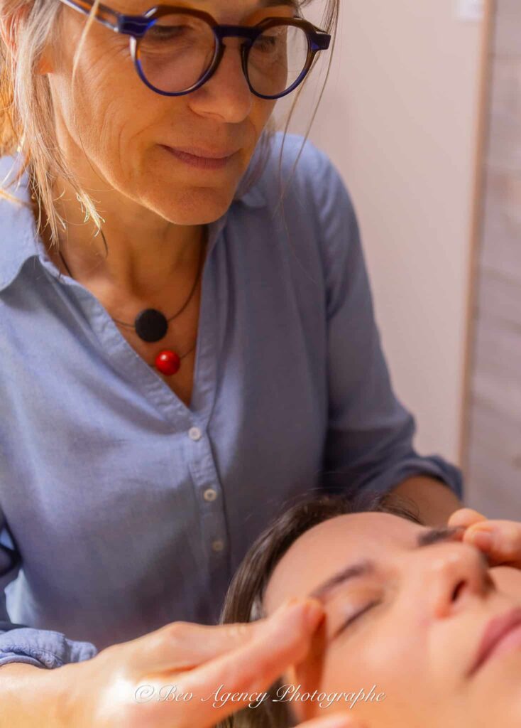 Séance de réflexologie oculaire pour soulager fatigue visuelle et sécheresse oculaire près d’Annecy